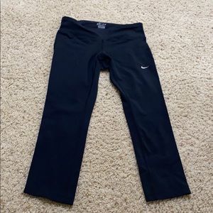 ♥️Like NEW Nike Capri DRI-FIT with reflectors